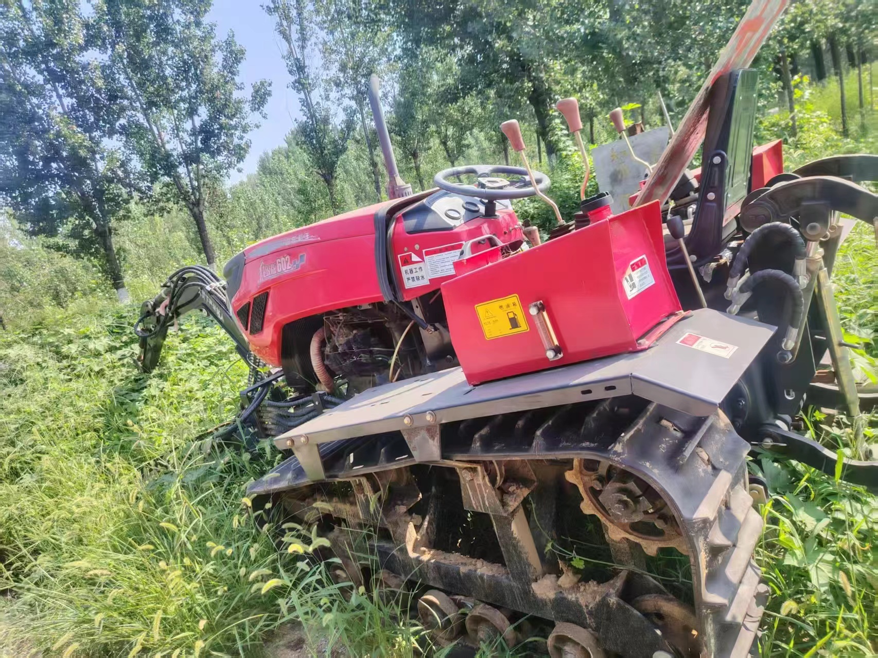 裕丰602，履带小挖机，价格16000.电话：15998748571，微信（15
