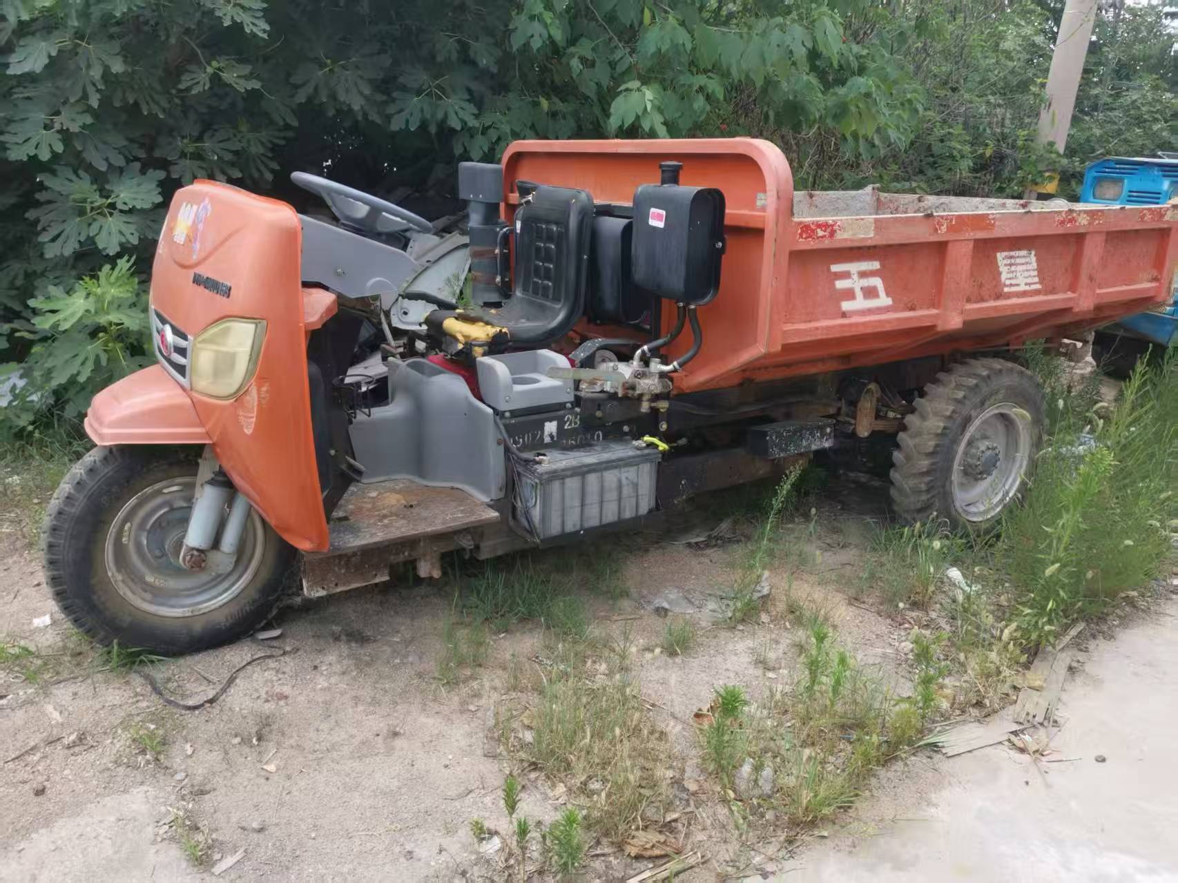 福田五星三轮车，发动机2