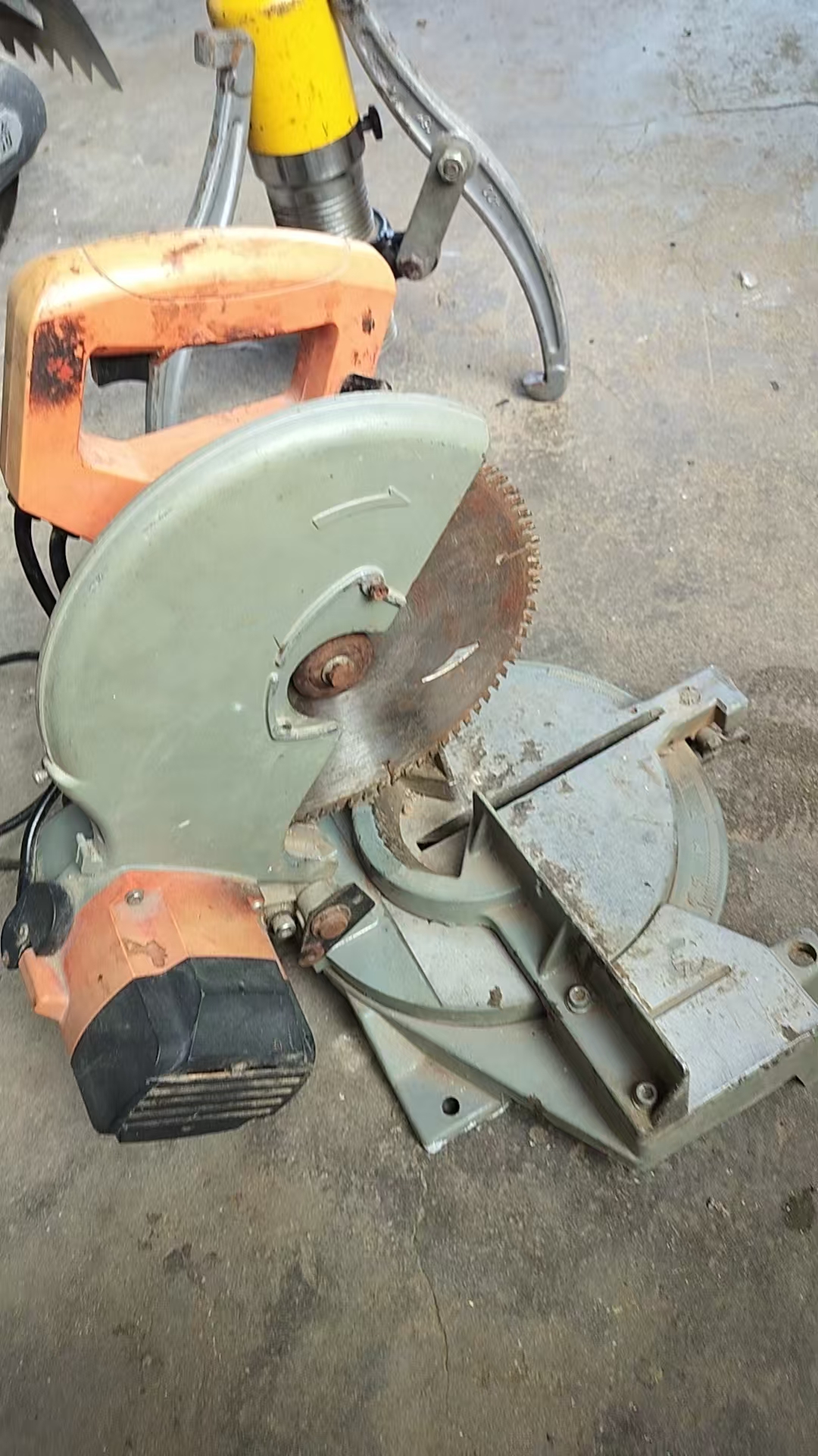 东成10寸多功能切割机带锯片，纯铜电机，电机功率2200瓦，全铝机身带刻度尺包好