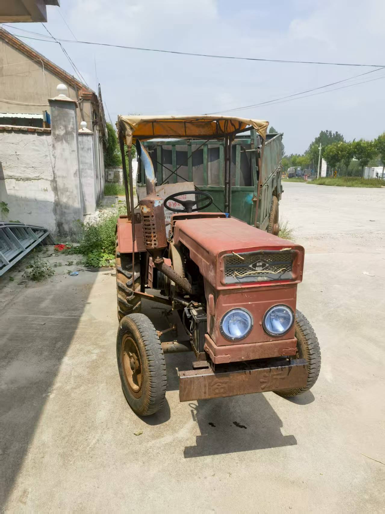 临沂志同拖拉机（27马，带电启动，一个火就起，大拖斗，斗重2700斤带顶气刹！）