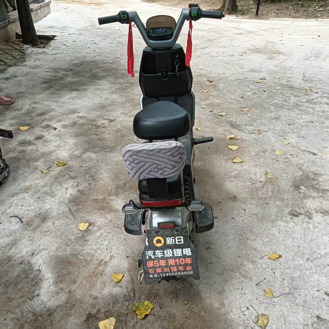 新日电动车，原价3200，刚卖两个月，9成新，现寄卖价2800，电话：18766