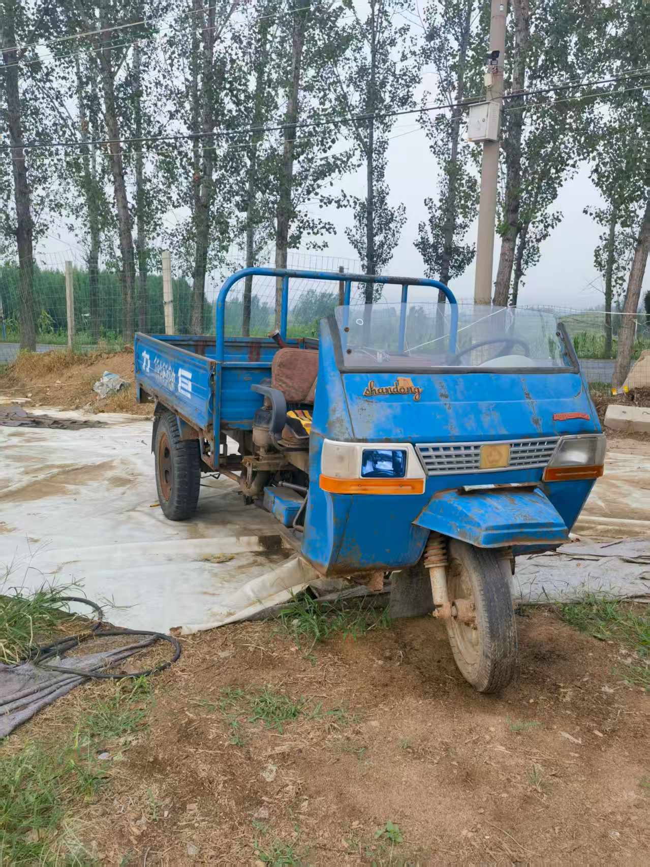 巨力三轮车15马力，发动机原声状态！好起火！现转让有缘人。石莱二中后看车.转让价