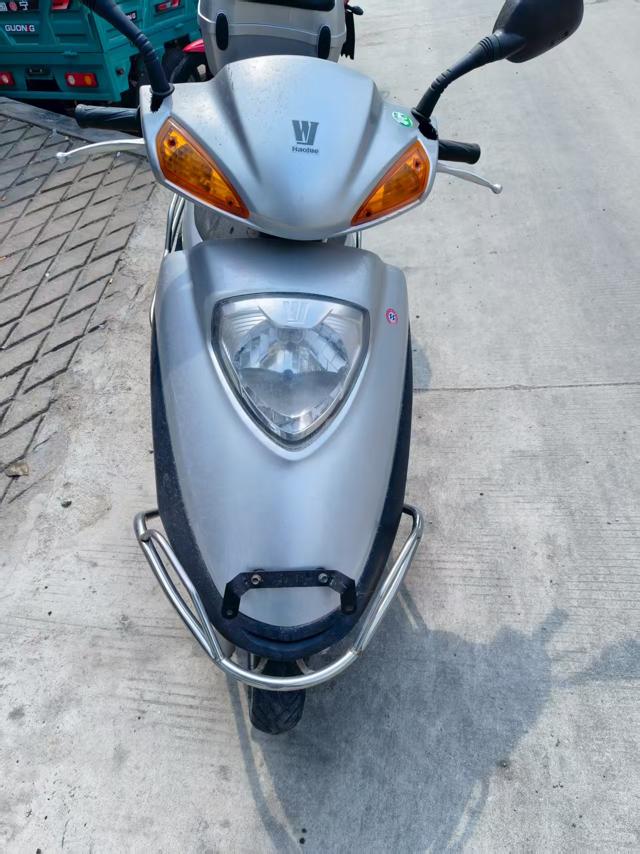 豪爵125机，9成新，买了不长骑，跑8900多公里，原版原漆，新车买7300元，