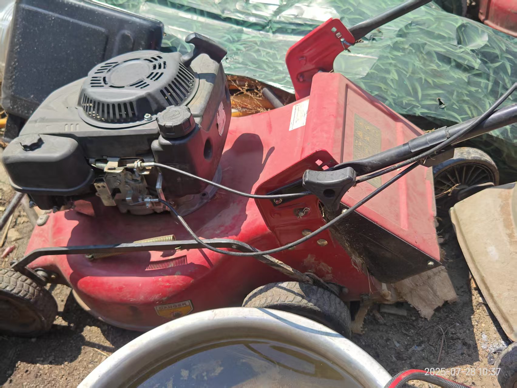 割草机，寄卖价500元，电话：13954866353，微信（1526923008