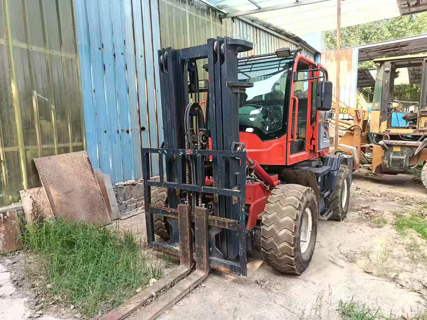 恒旺越野叉车、2023年的车，用了190小时，新车一样，当时买新车六万多，认赔钱