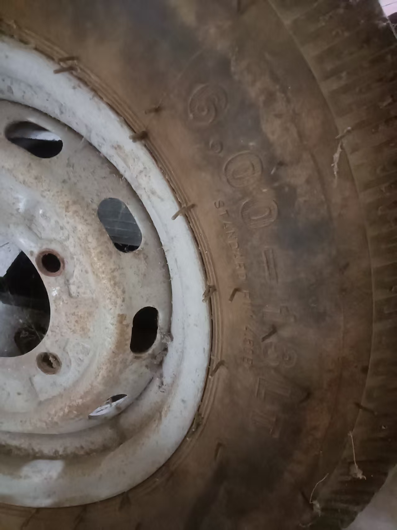 600-13备胎一个，包正常使用，闲置，价格面议，支付微信（1526923008