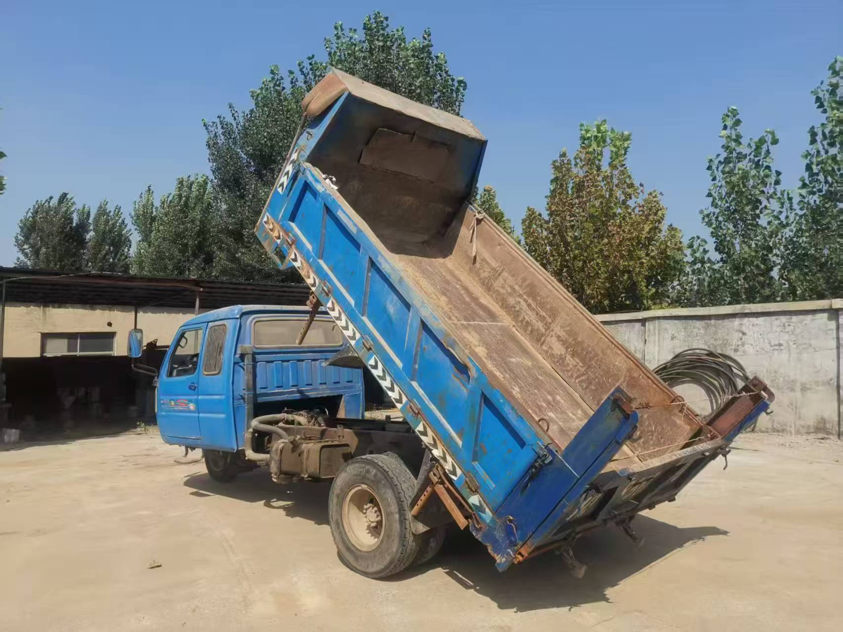 三轮车3.6米，大箱，4102玉柴发动机，825-16后轮，有高低速，现寄卖价格