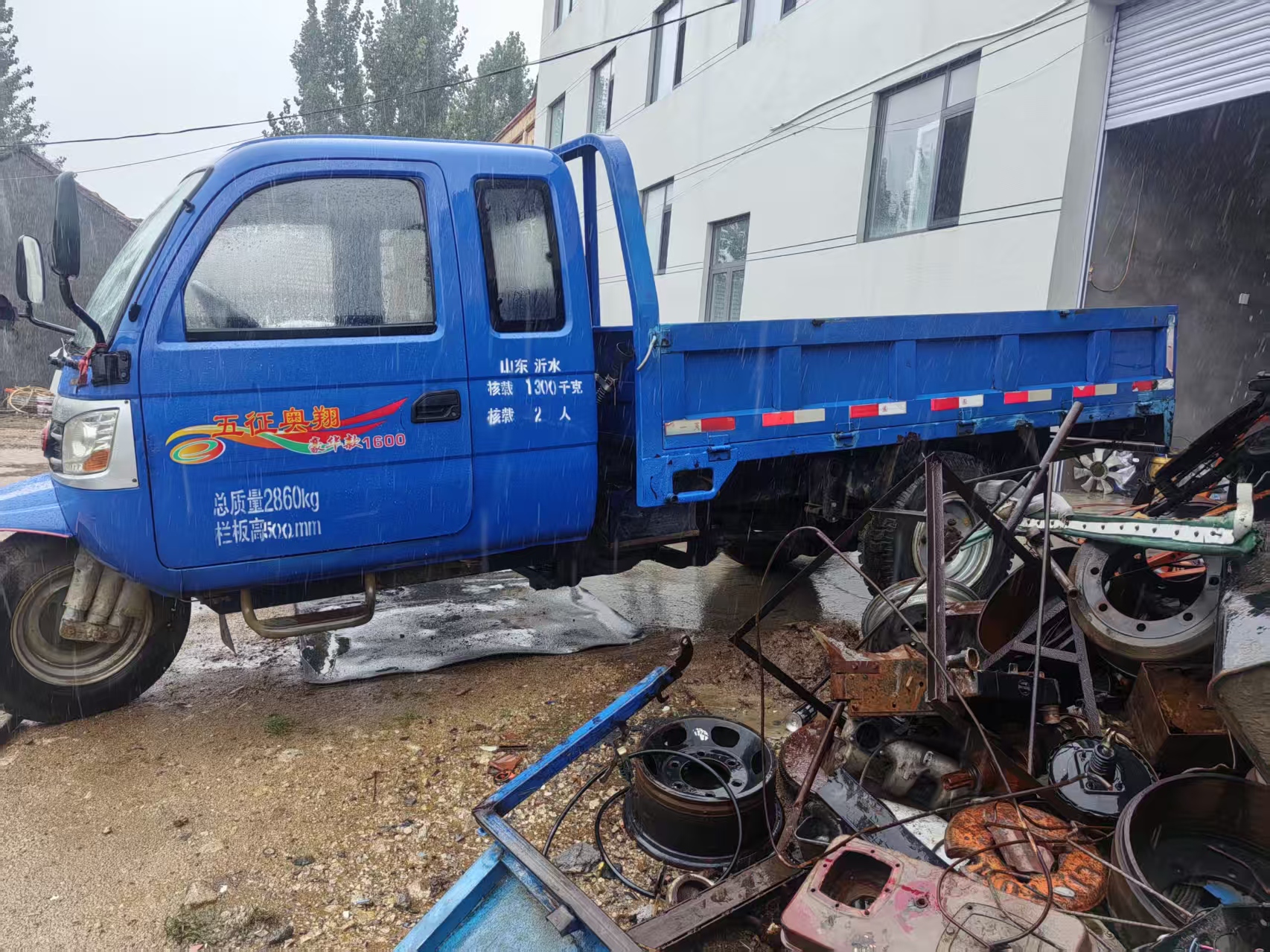 五征奥翔1600平板，没有高低速，自卸，22马力原车原板车况好，原价2560O元